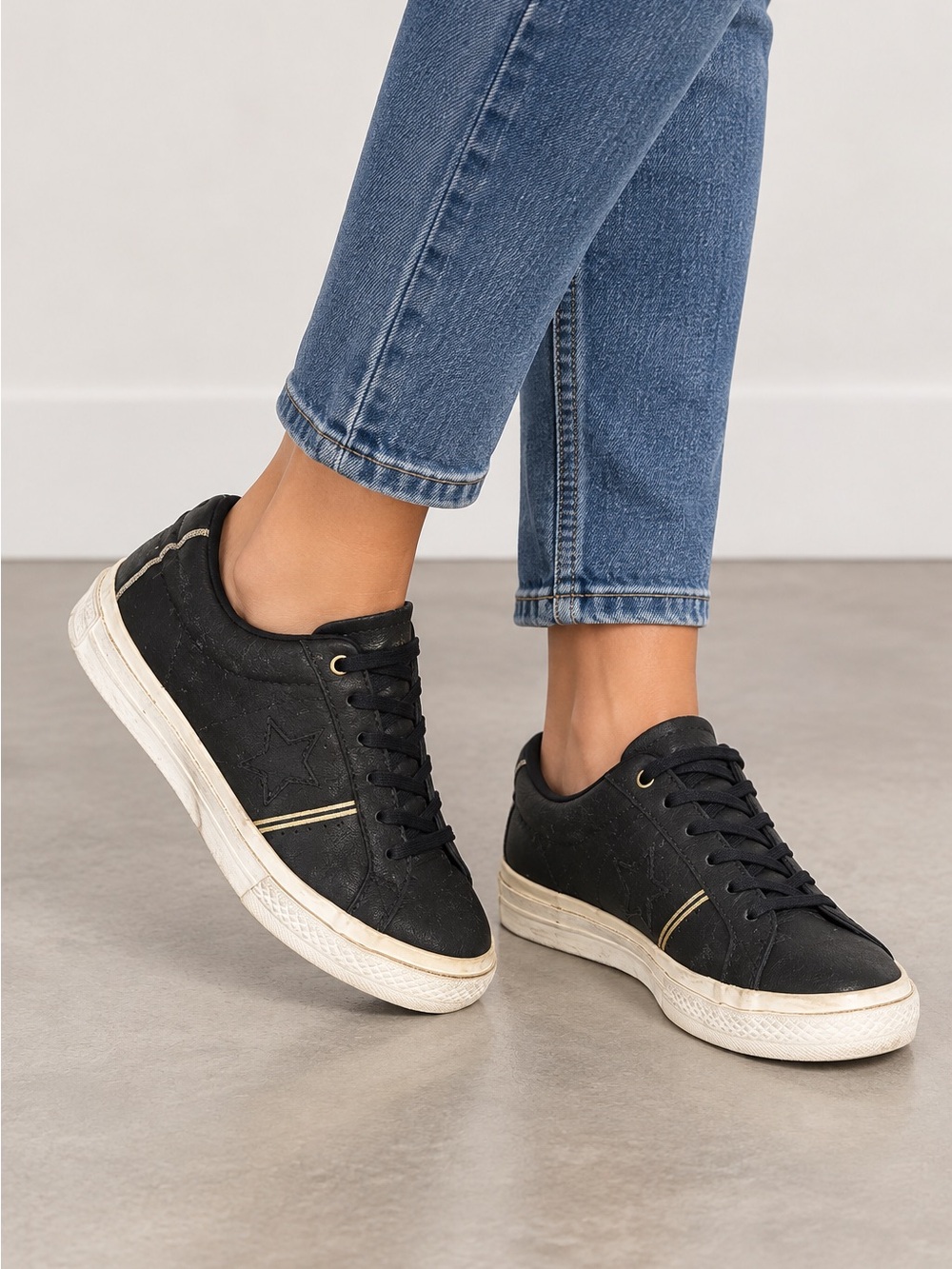 Converse Black Low-Top Sneakers Size 9 – Gold Stripe & Gum Sole